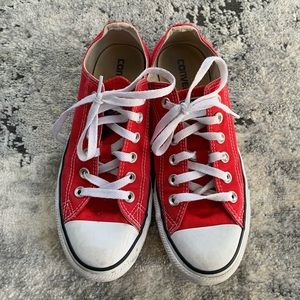 Red unisex Converse Size 8
